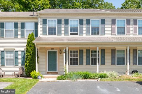 Photo of 420 ROCKWOOD DR, ELIZABETHTOWN, PA 17022 (MLS # PALA2034870)