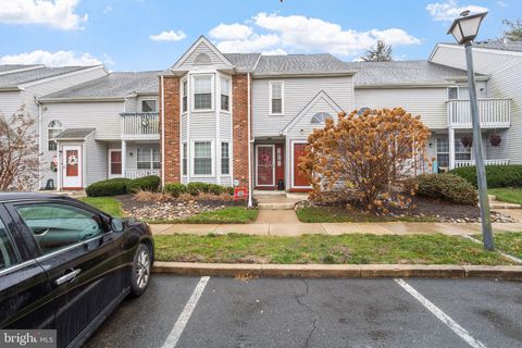 Photo of 48 Pinewood Drive, HAMILTON, NJ 08690 (MLS # NJME2070134)