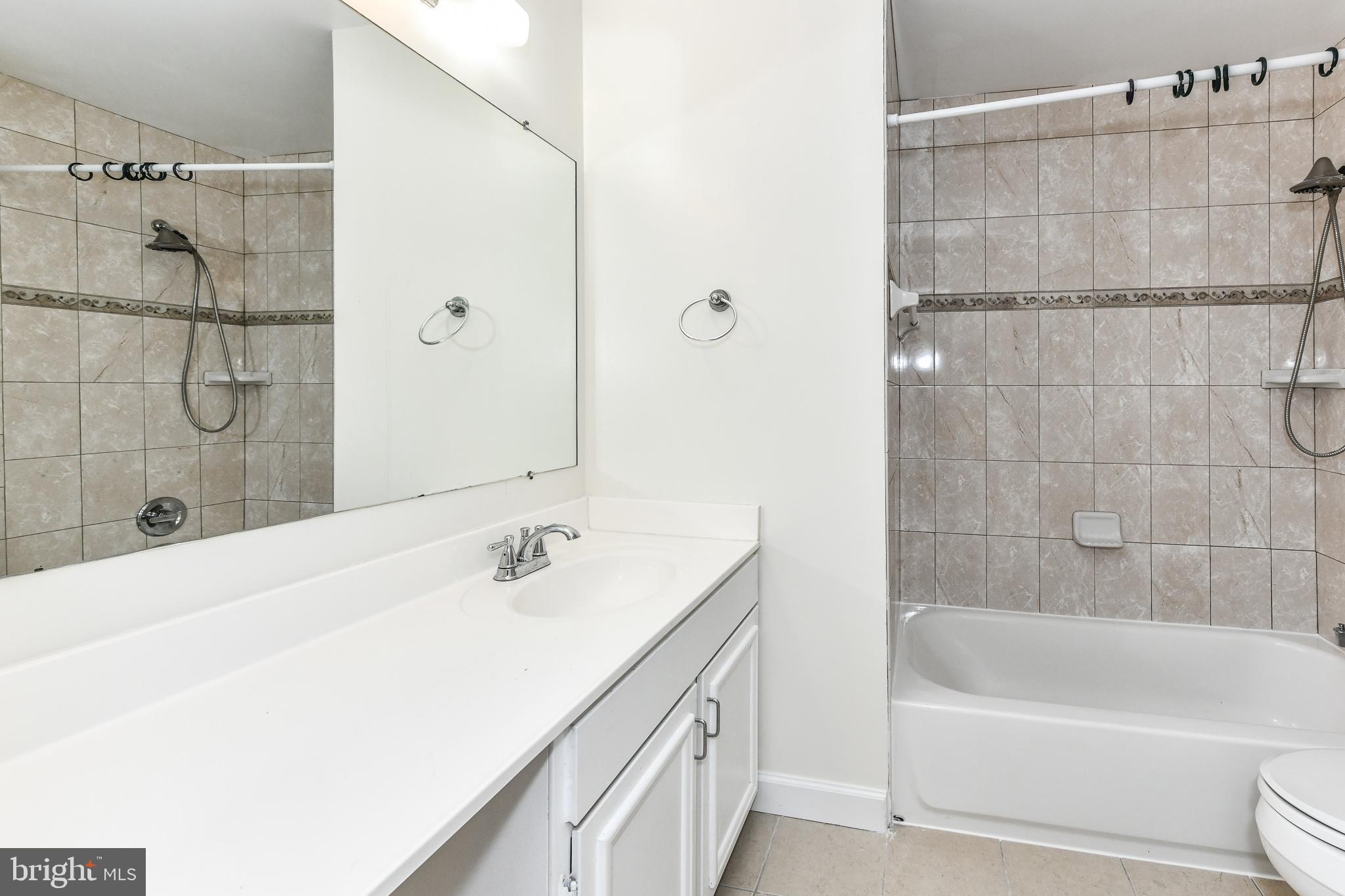 CHERRYWOOD SQUARE - Residential Lease