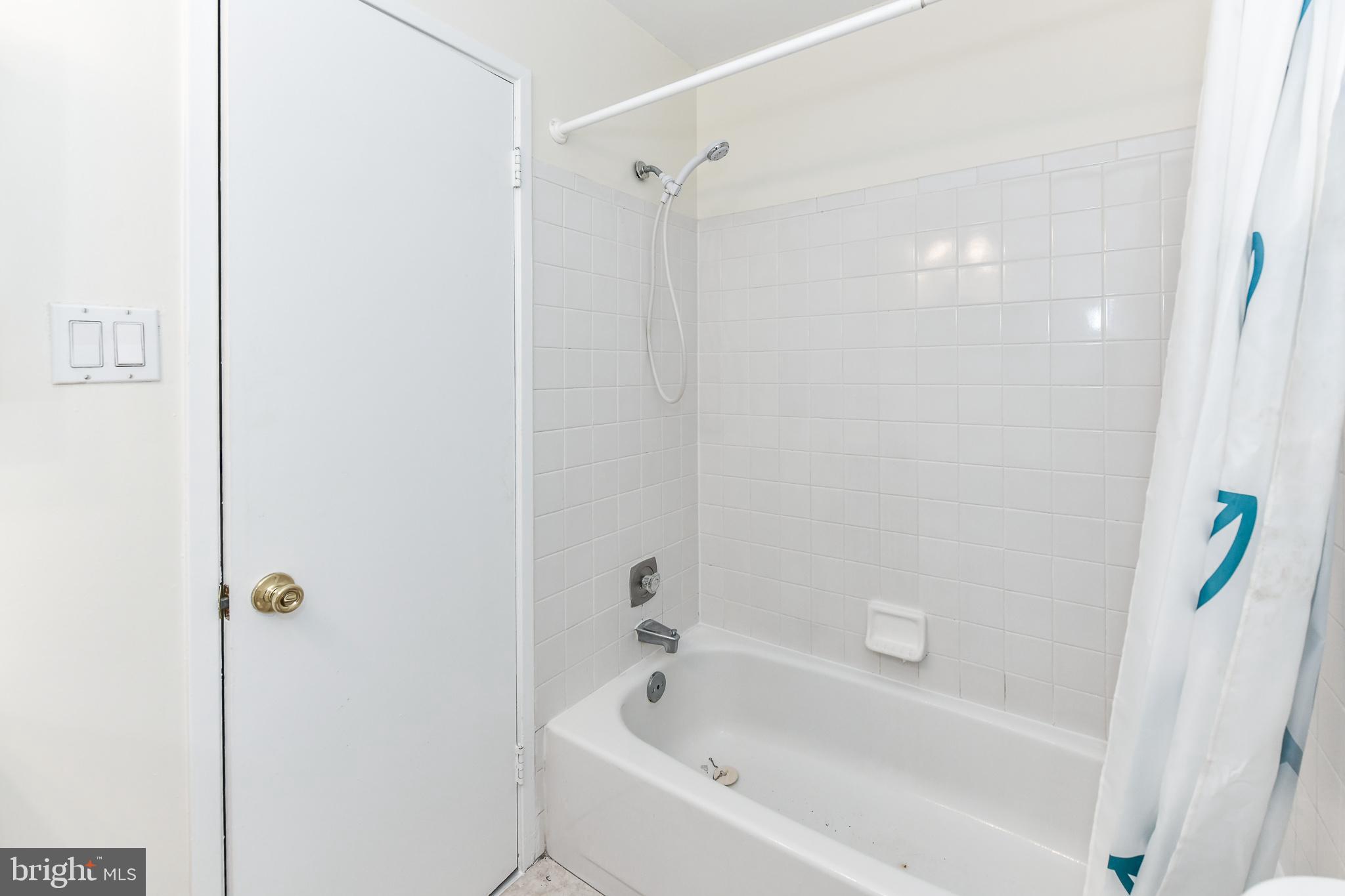 CHERRYWOOD SQUARE - Residential Lease