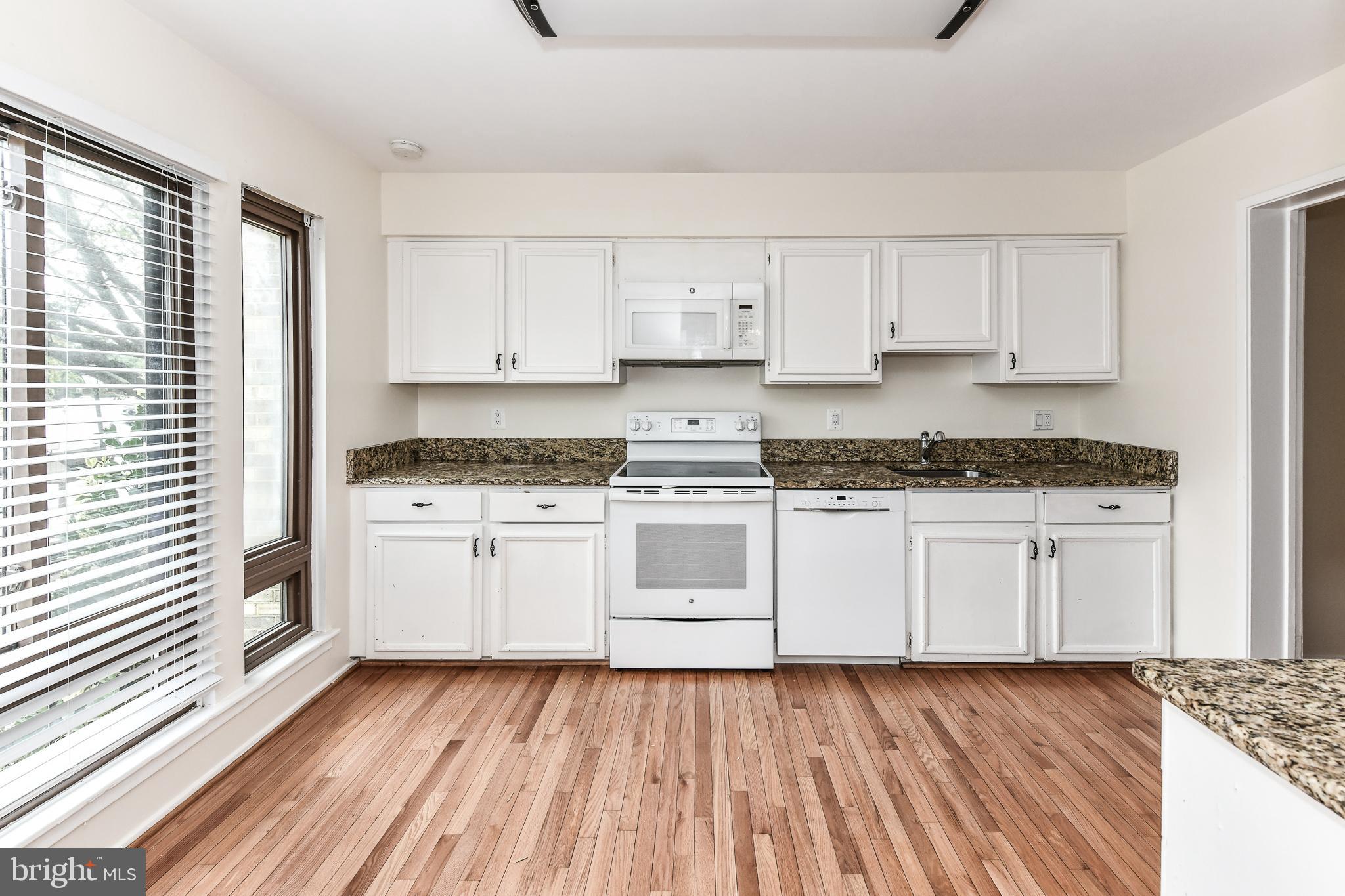 CHERRYWOOD SQUARE - Residential Lease