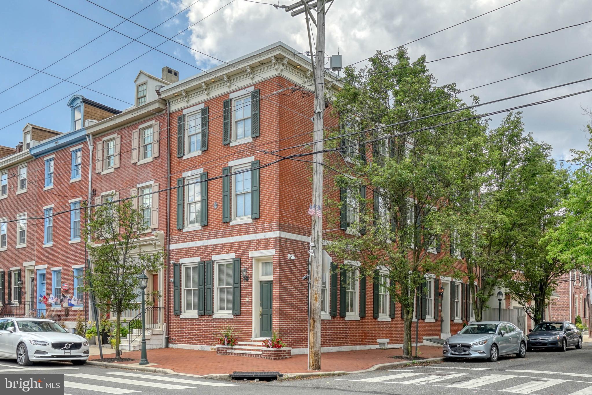 QUEEN VILLAGE - Residential