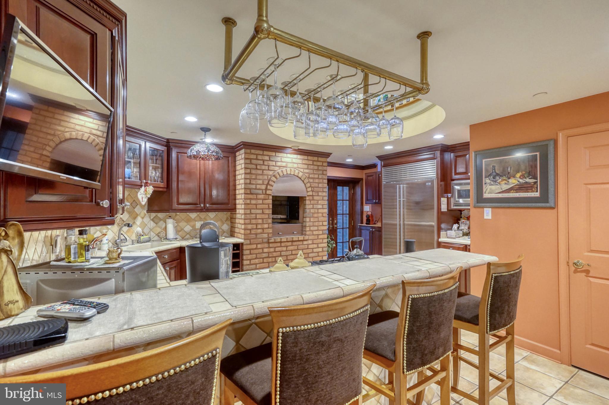 QUEEN VILLAGE - Residential