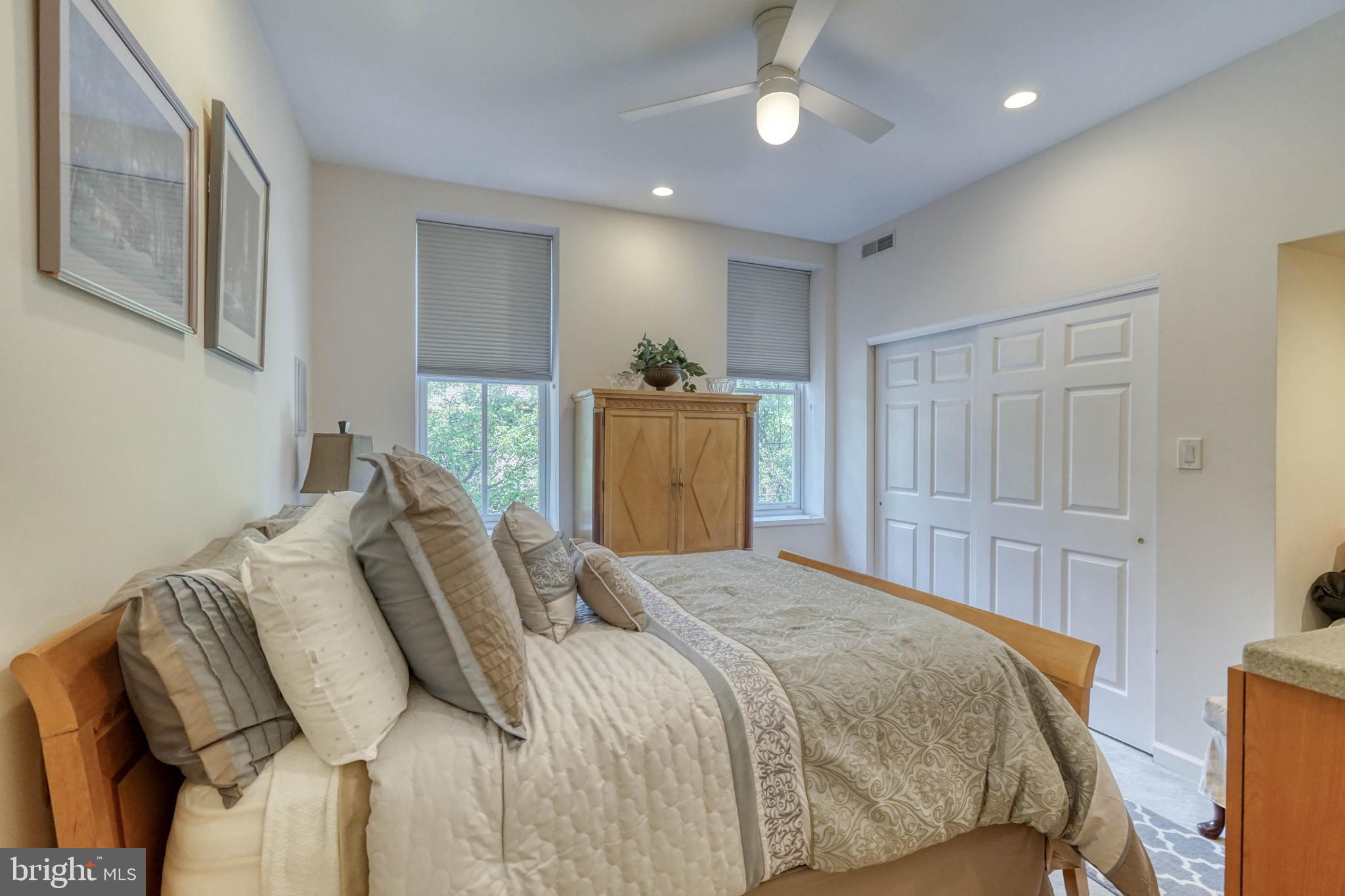 QUEEN VILLAGE - Residential