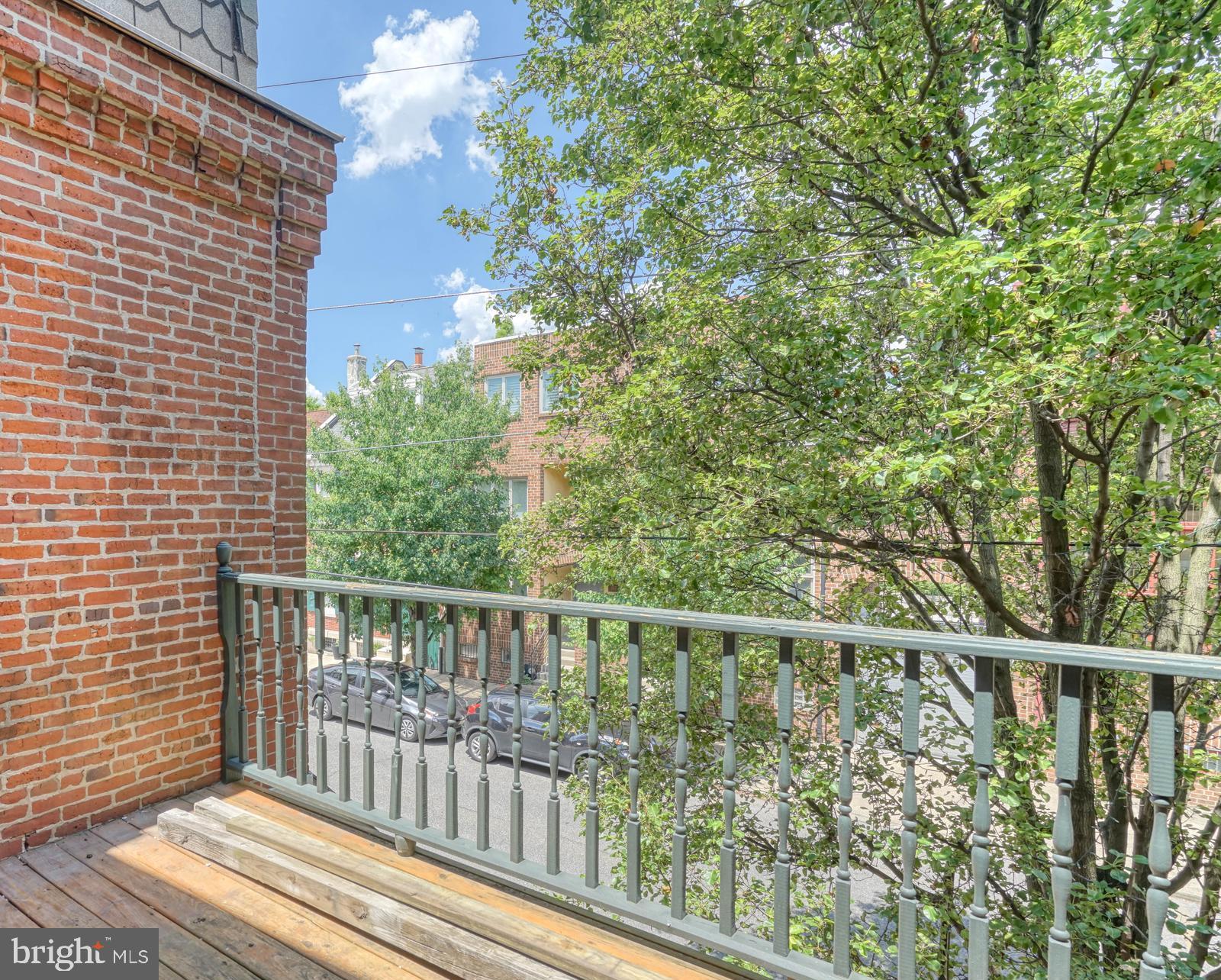 QUEEN VILLAGE - Residential