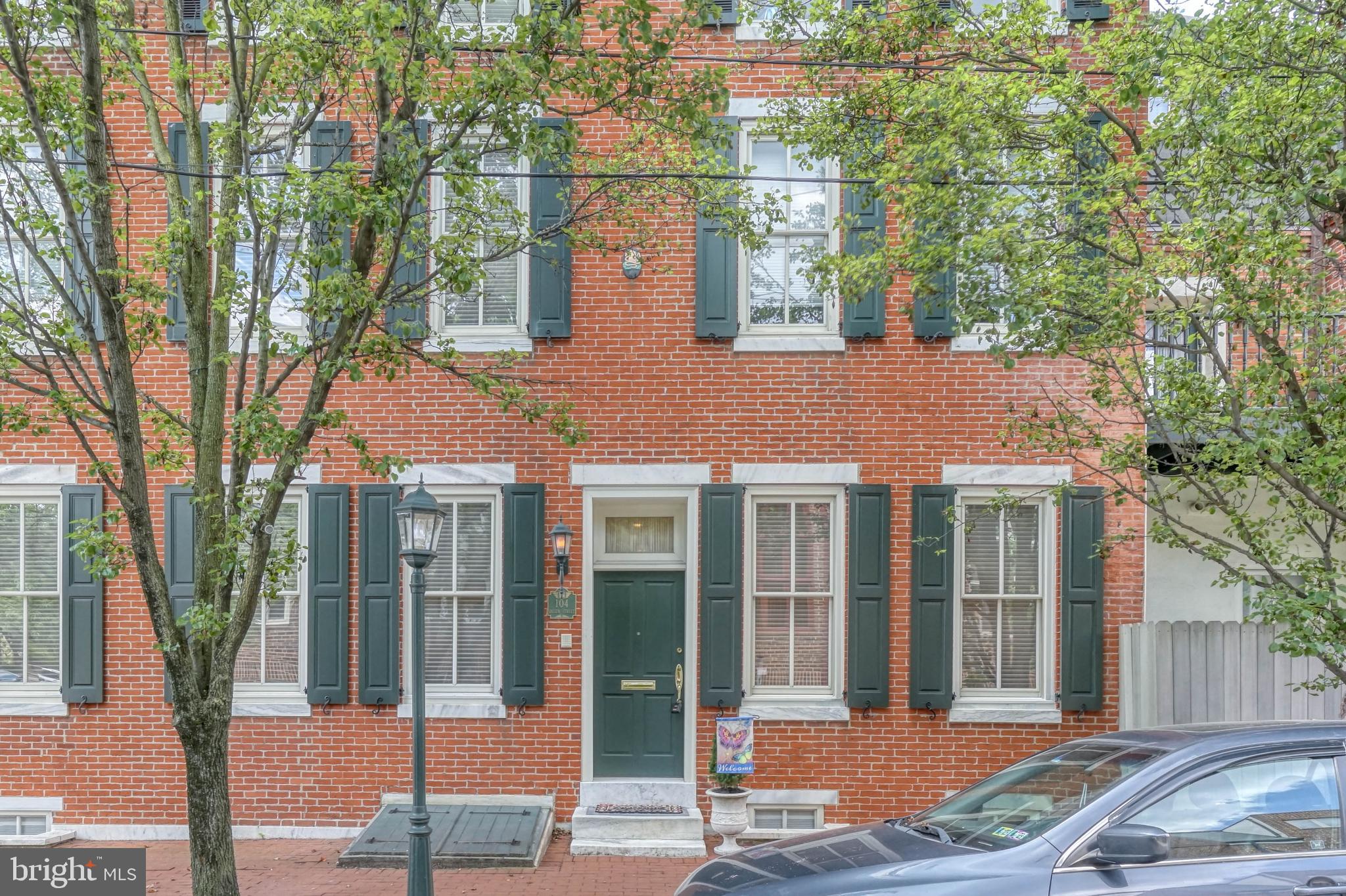 QUEEN VILLAGE - Residential