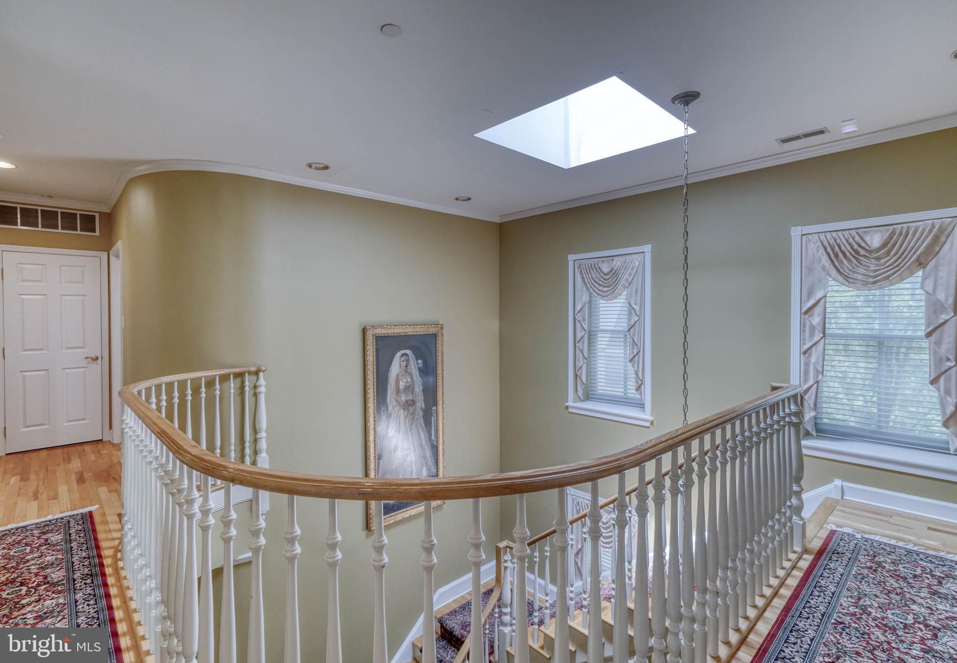 QUEEN VILLAGE - Residential