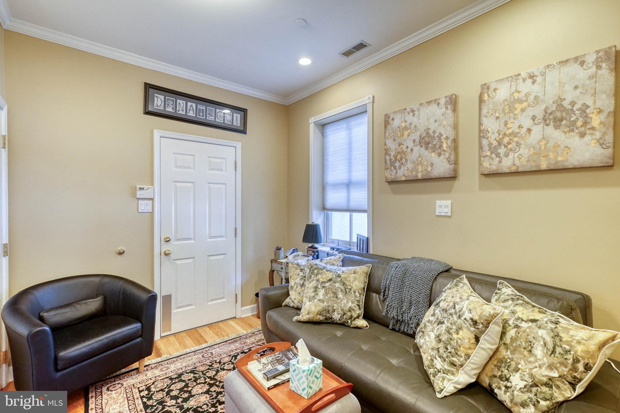 QUEEN VILLAGE - Residential