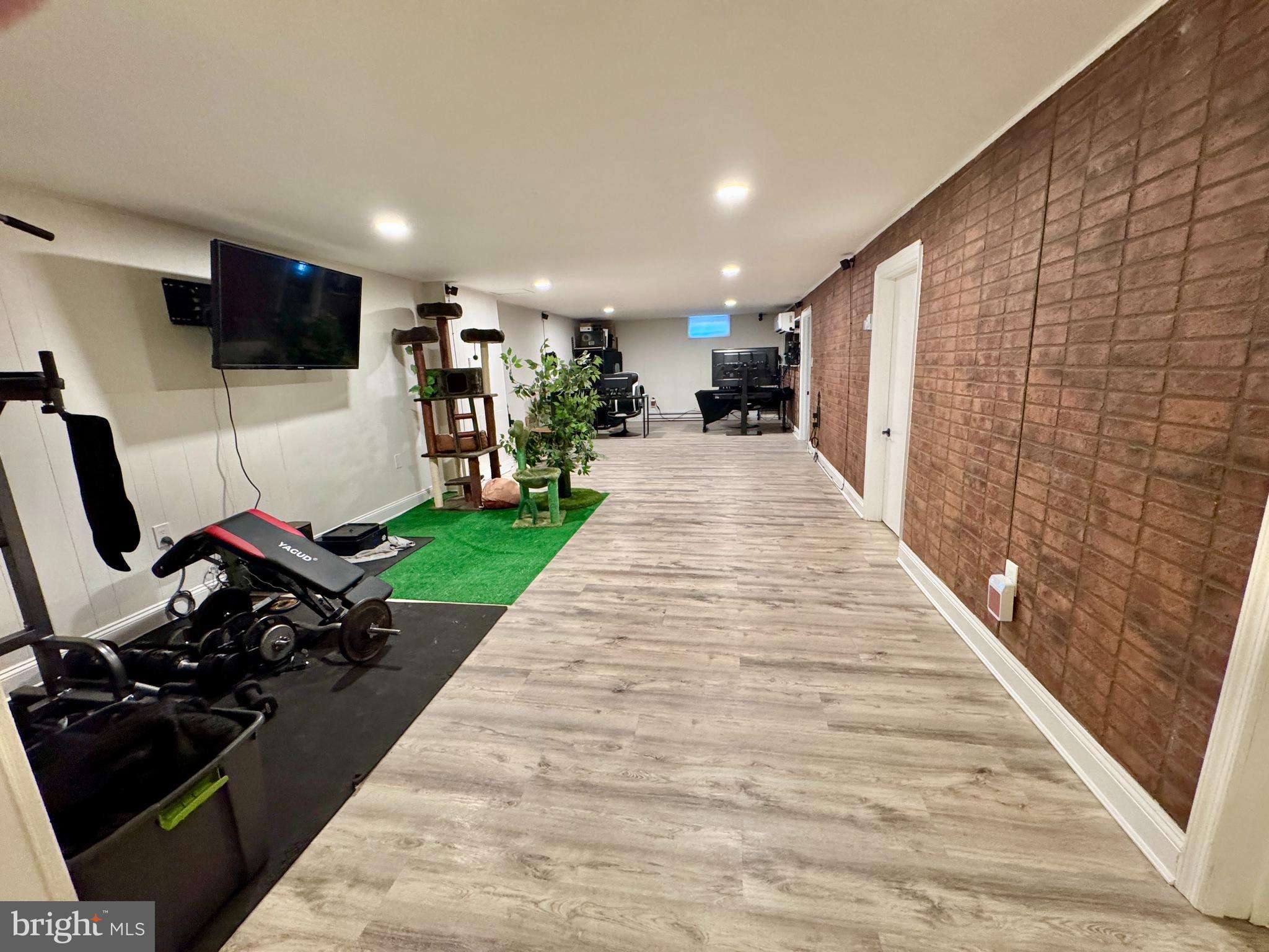 NEWBURG HOMES - Residential