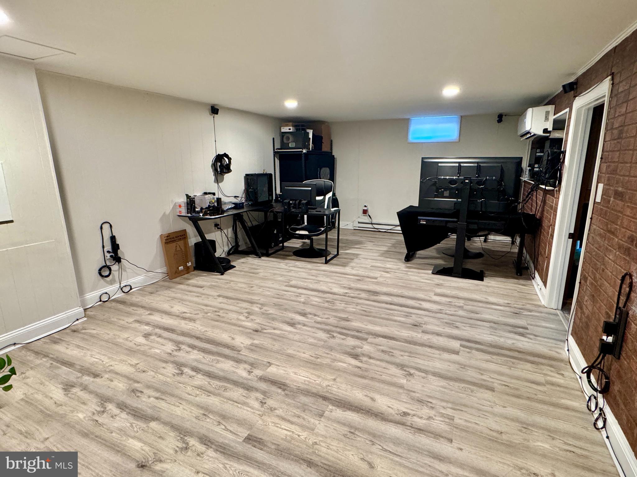 NEWBURG HOMES - Residential