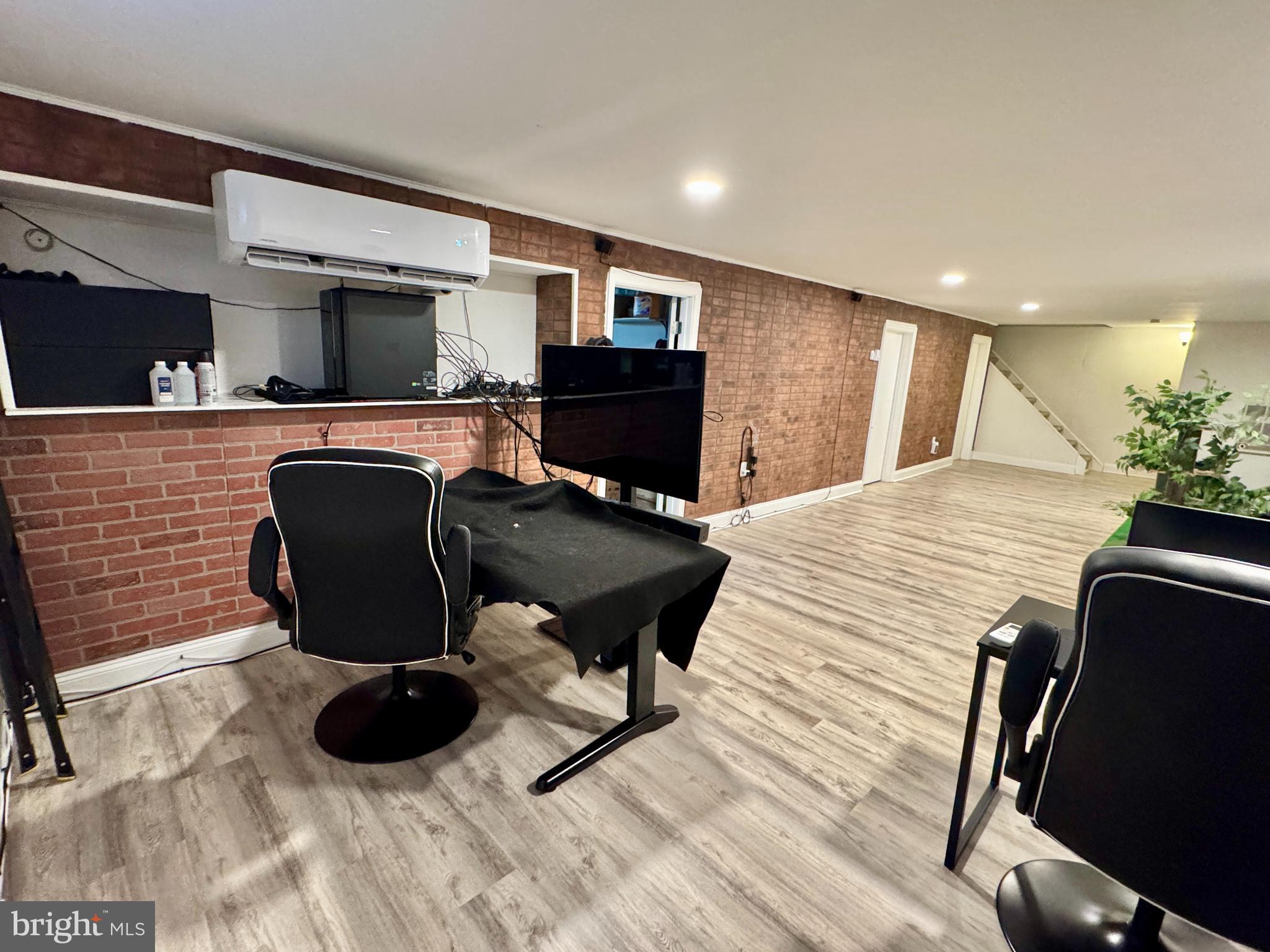 NEWBURG HOMES - Residential