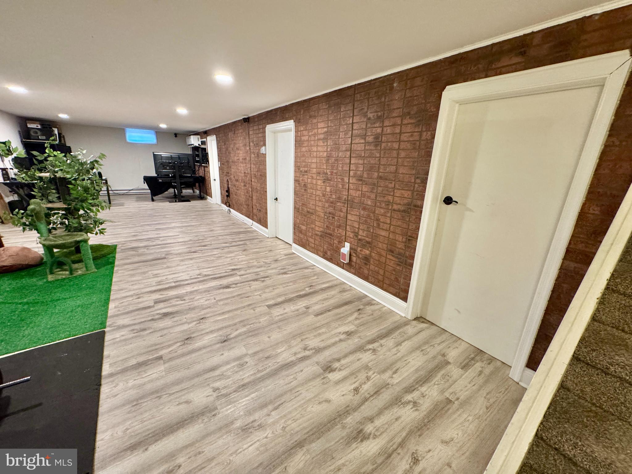 NEWBURG HOMES - Residential