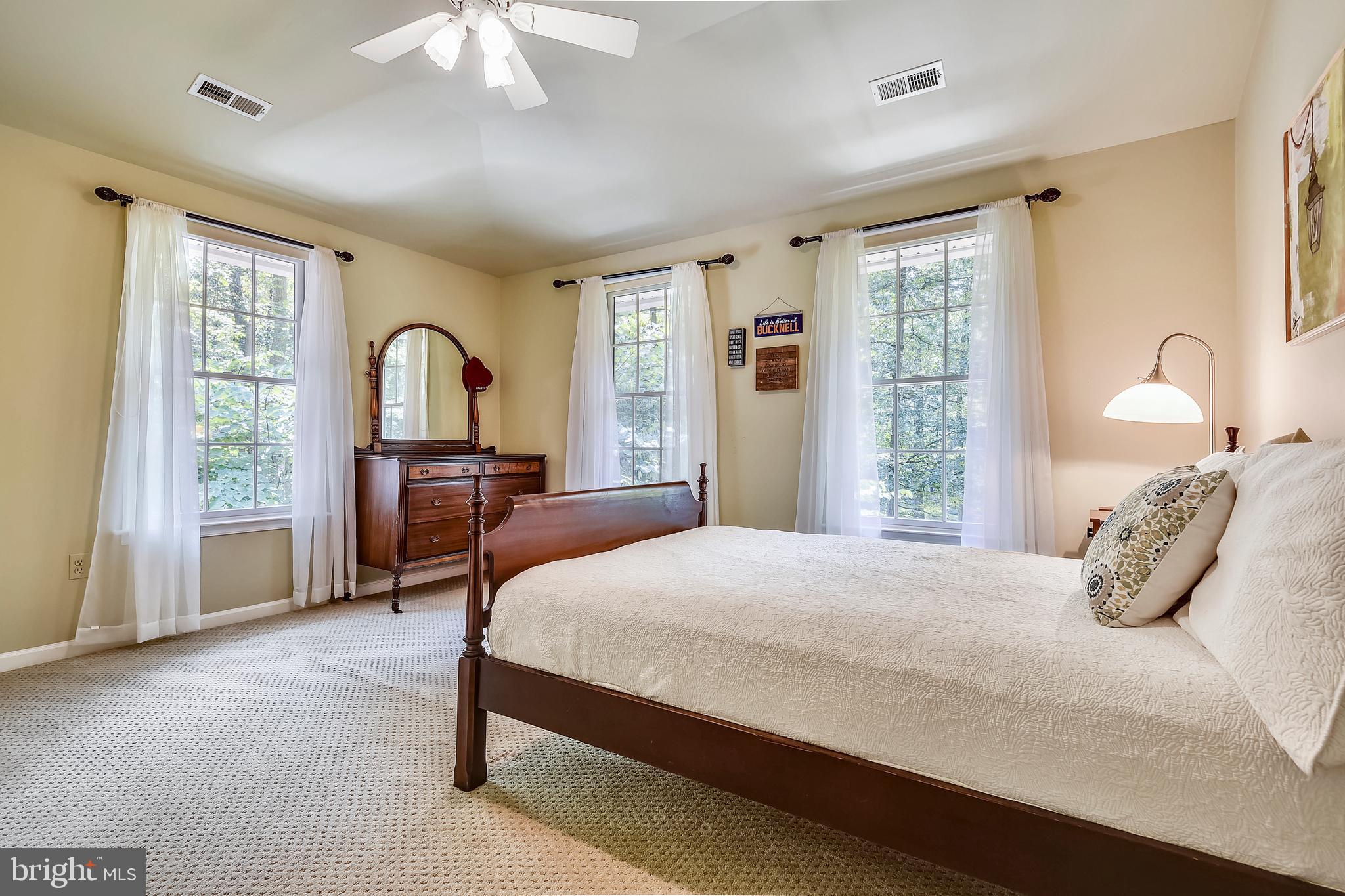 HUNT CUP HILL - Residential