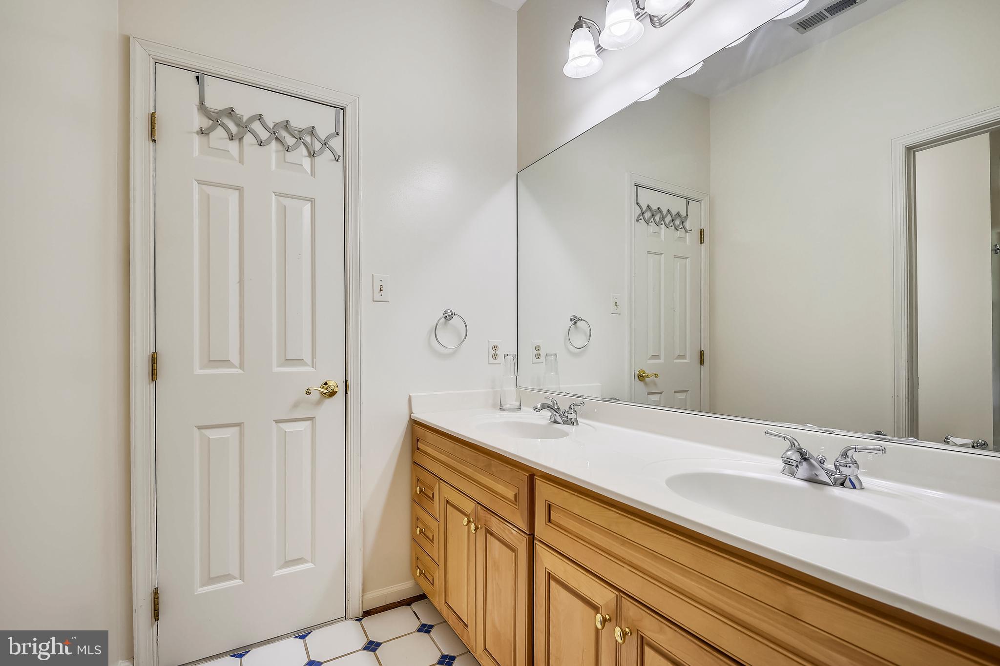 HUNT CUP HILL - Residential