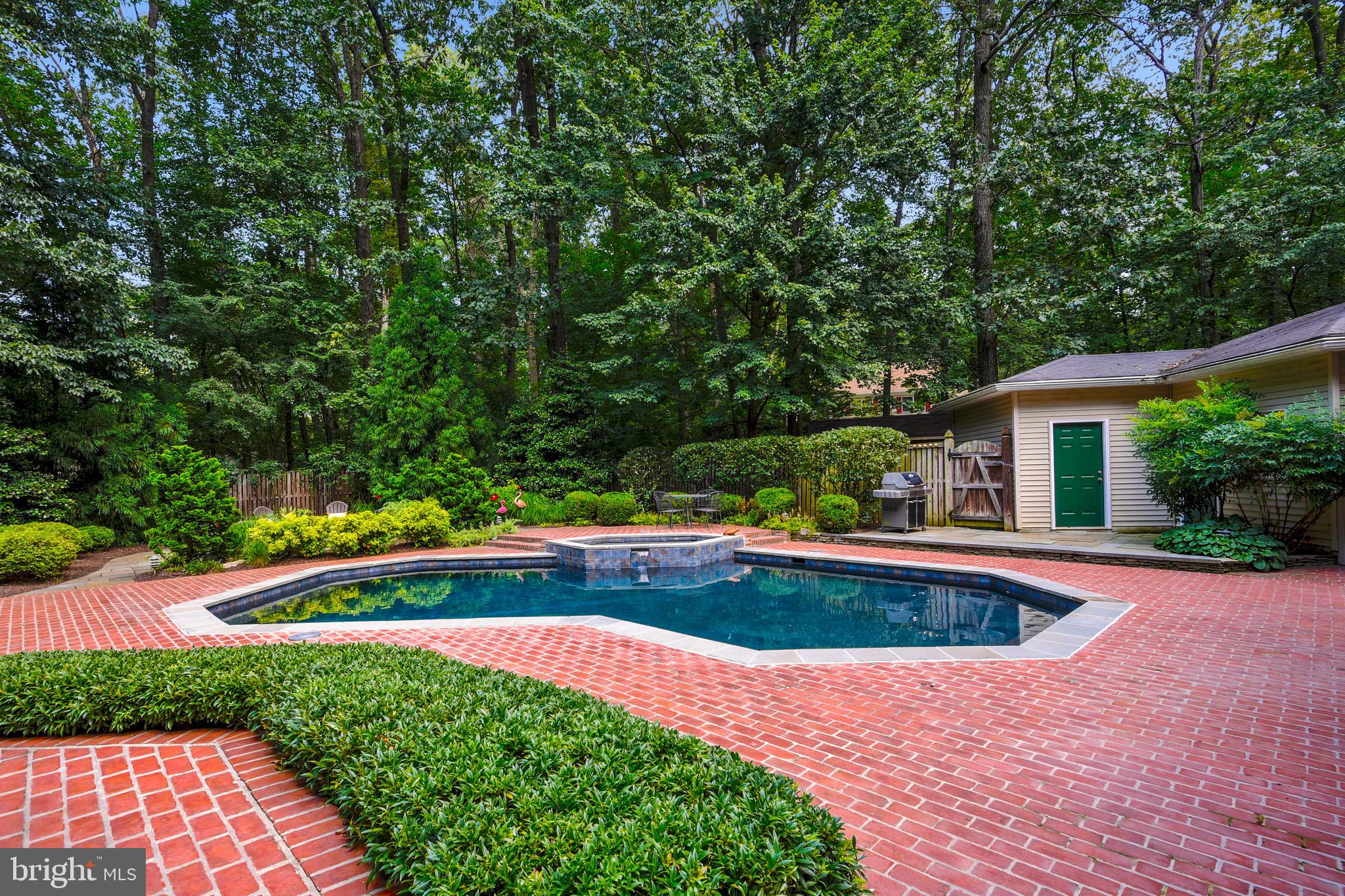 HUNT CUP HILL - Residential