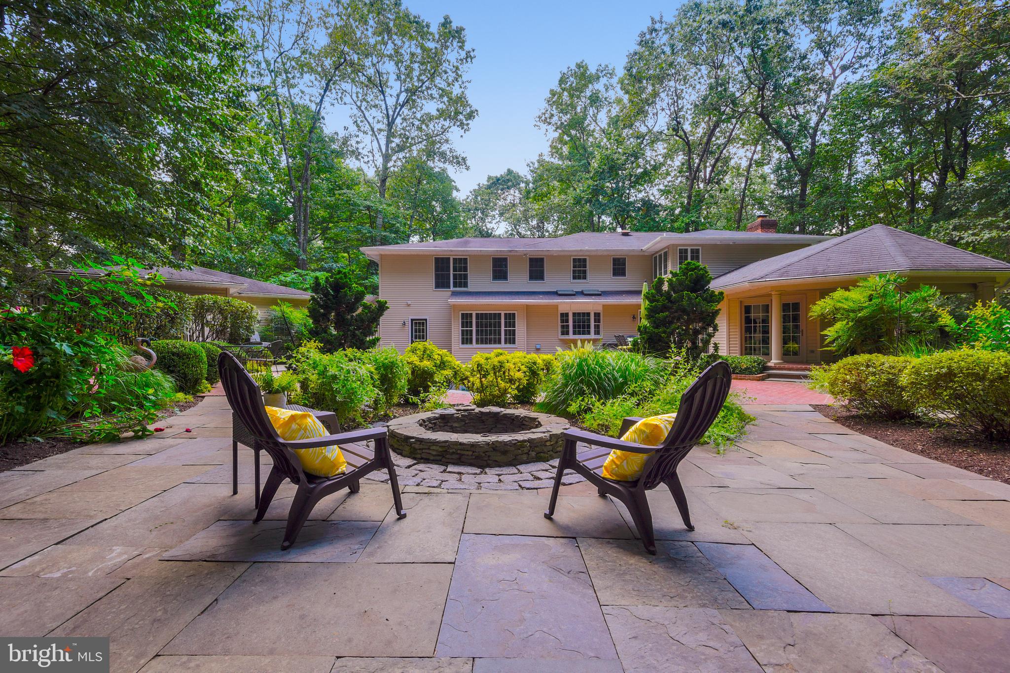 HUNT CUP HILL - Residential