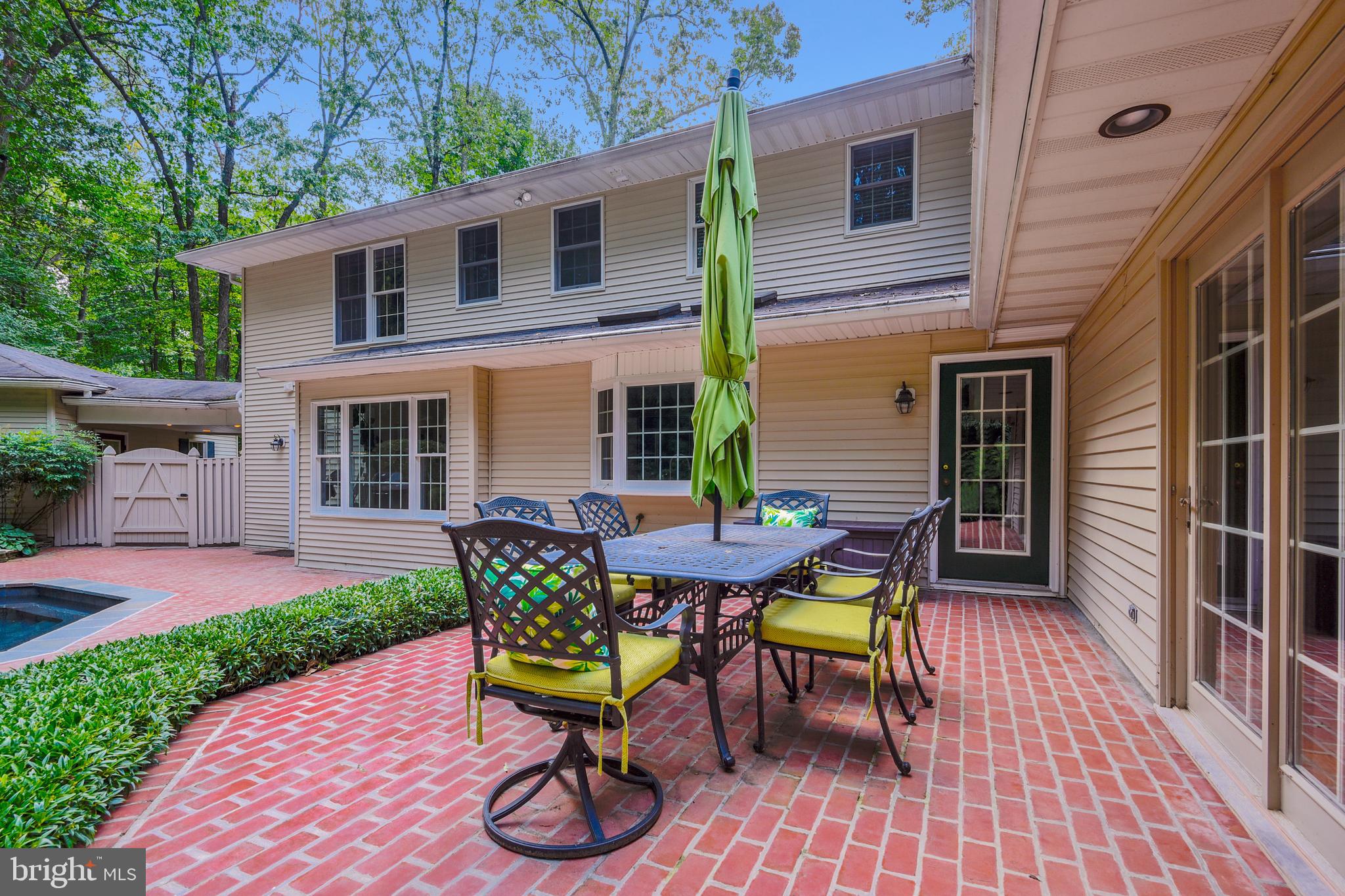 HUNT CUP HILL - Residential