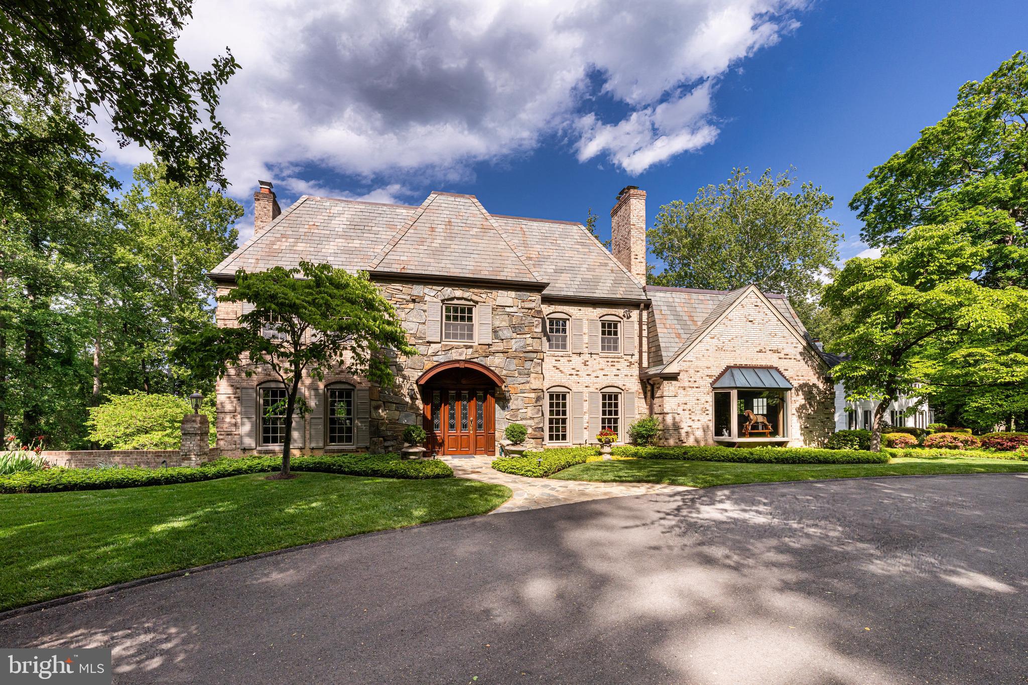 7018 GREEN OAK DRIVE