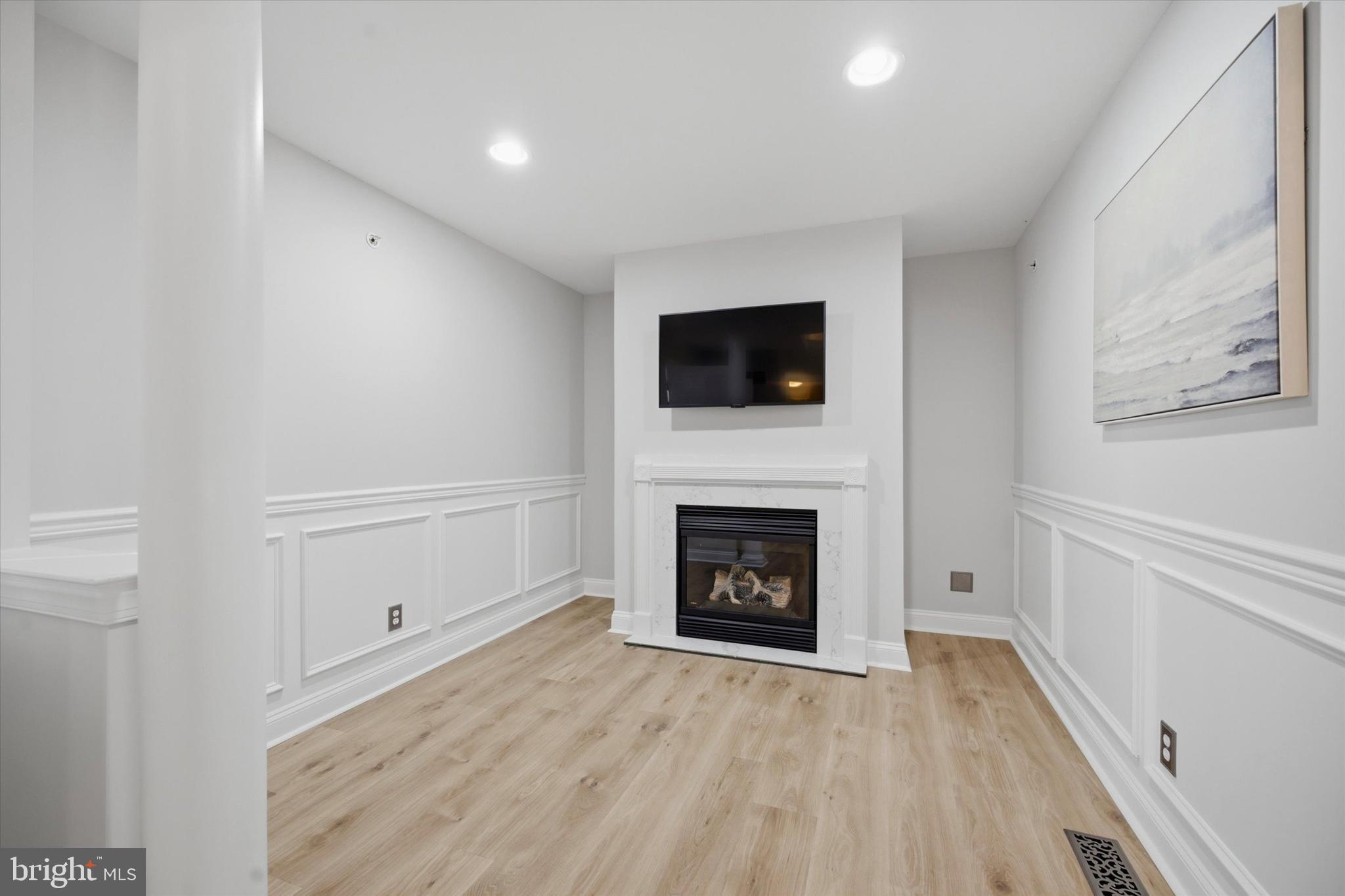 WHITELAND HILLS - Residential