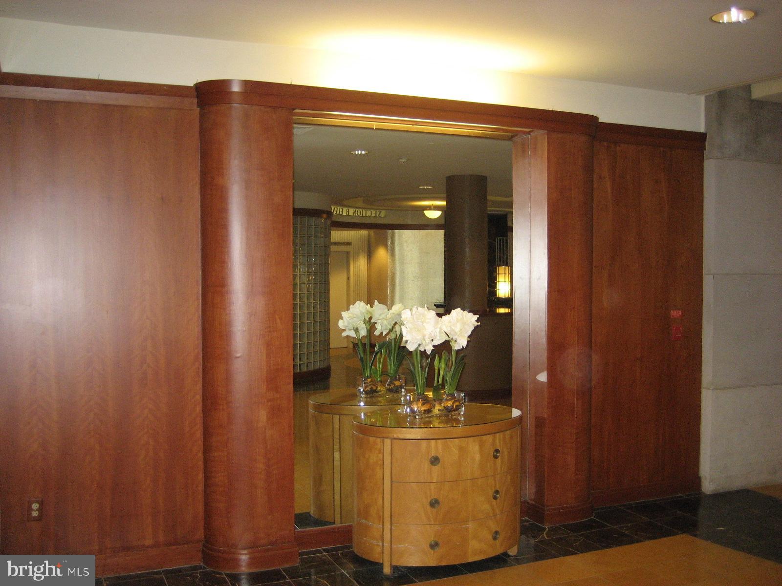 ART MUSEUM AREA - Residential Lease