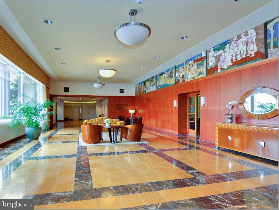 ART MUSEUM AREA - Residential Lease