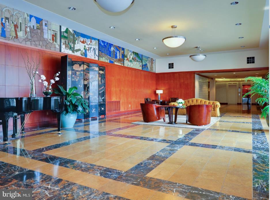 ART MUSEUM AREA - Residential Lease