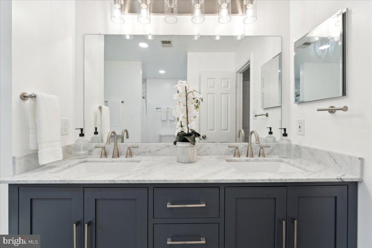 CRESTBROOK - Residential