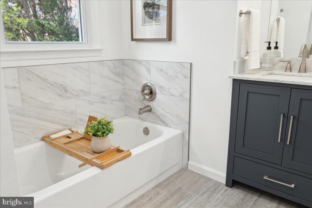 CRESTBROOK - Residential