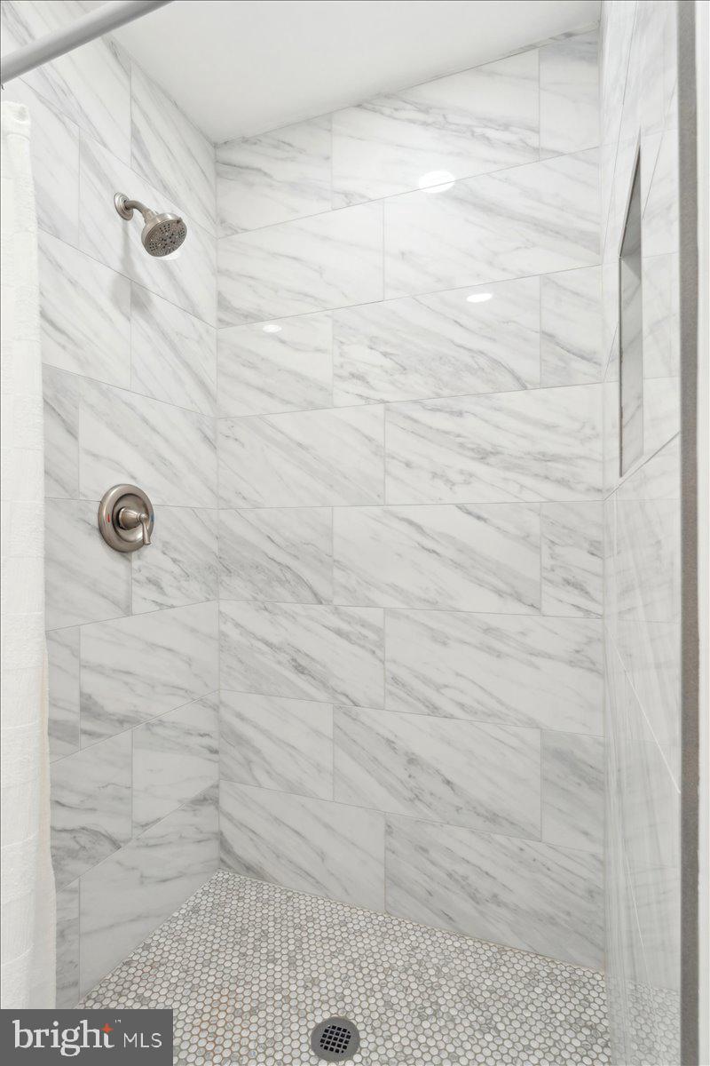 CRESTBROOK - Residential