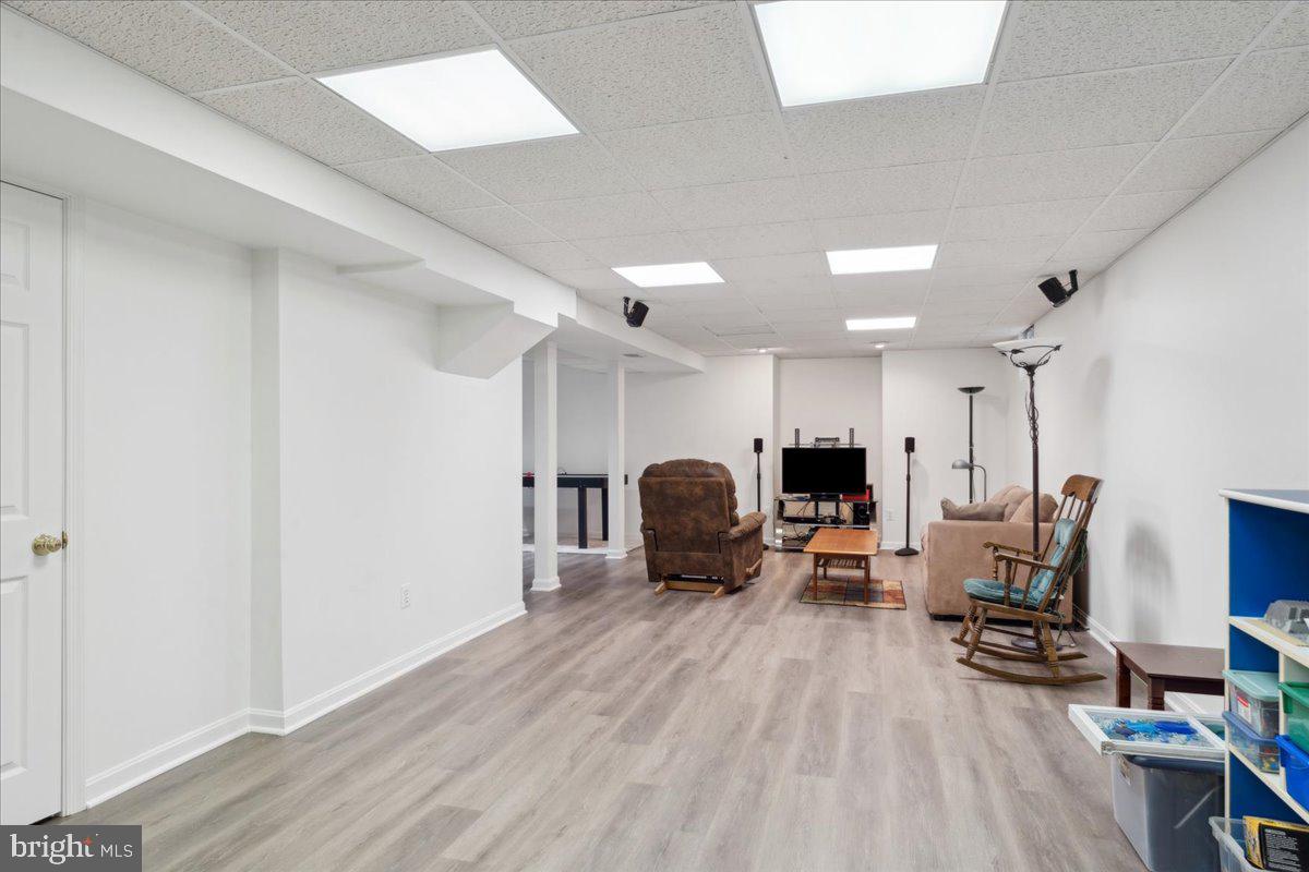 CRESTBROOK - Residential