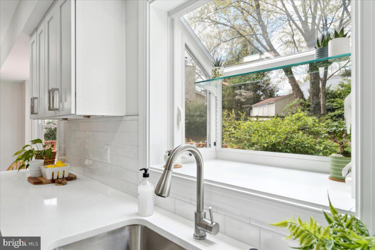 CRESTBROOK - Residential