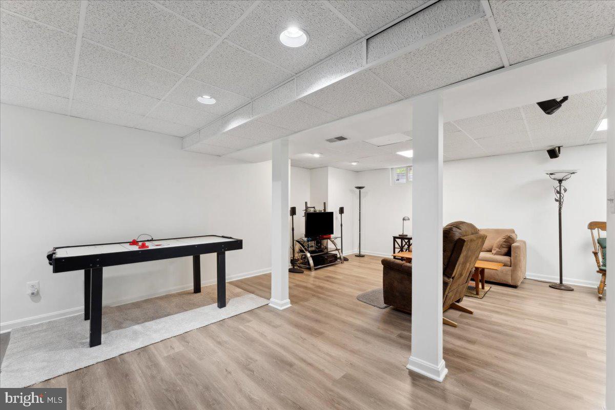 CRESTBROOK - Residential