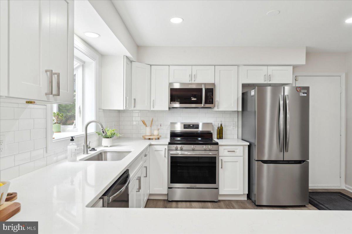 CRESTBROOK - Residential