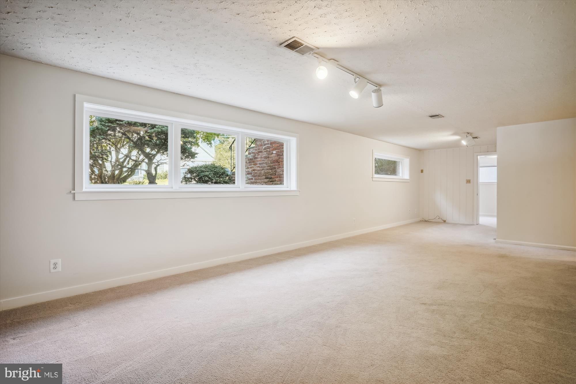 ARLINGWOOD - Residential Lease