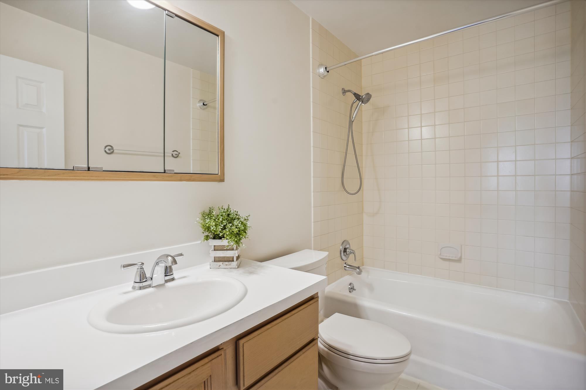 ARLINGWOOD - Residential Lease