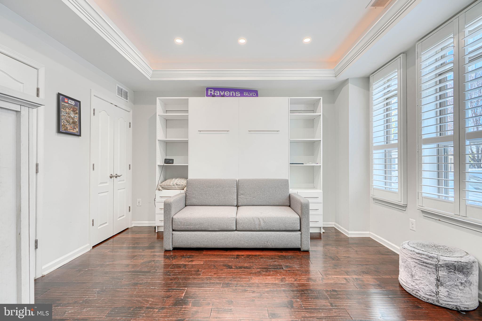 LOCUST POINT - Residential