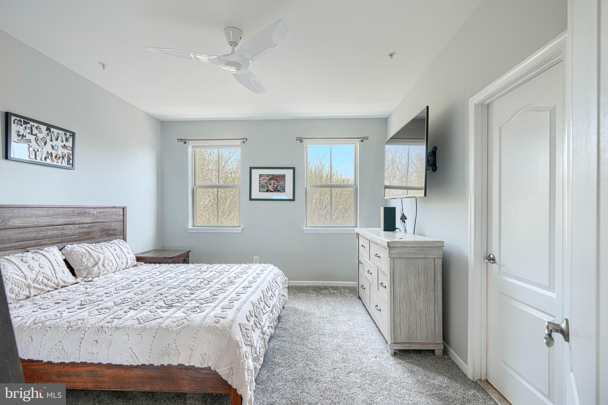 LOCUST POINT - Residential