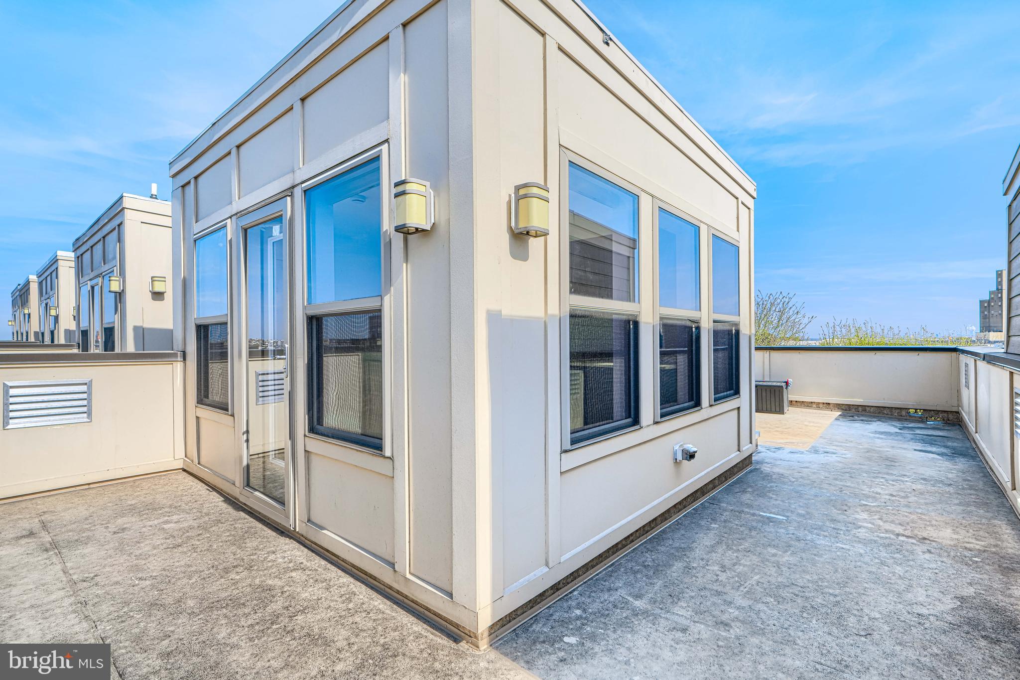 LOCUST POINT - Residential