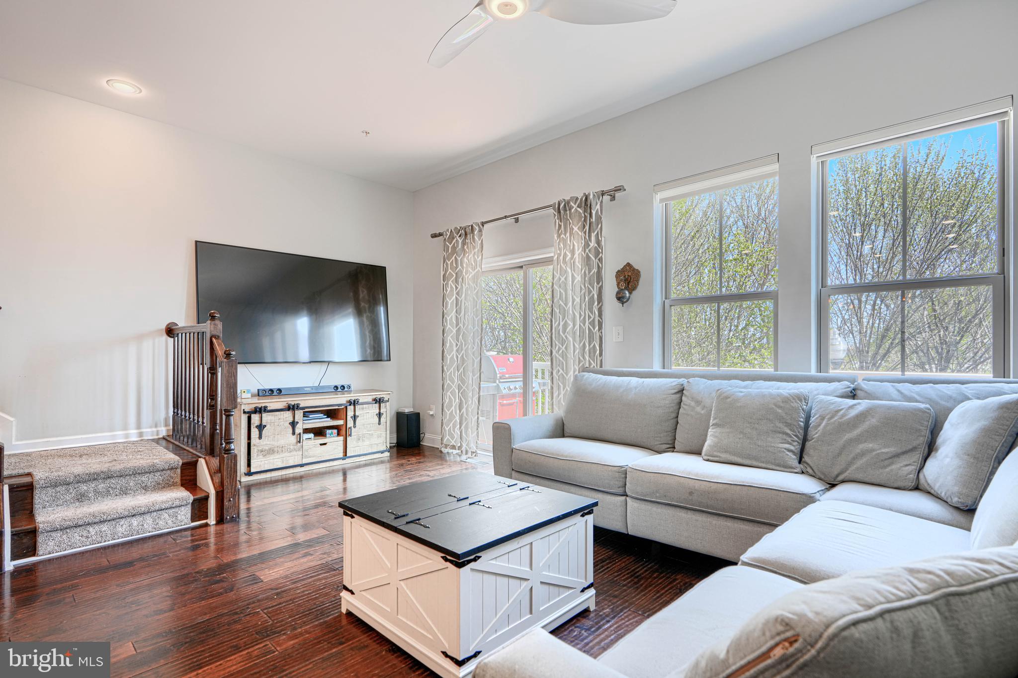 LOCUST POINT - Residential