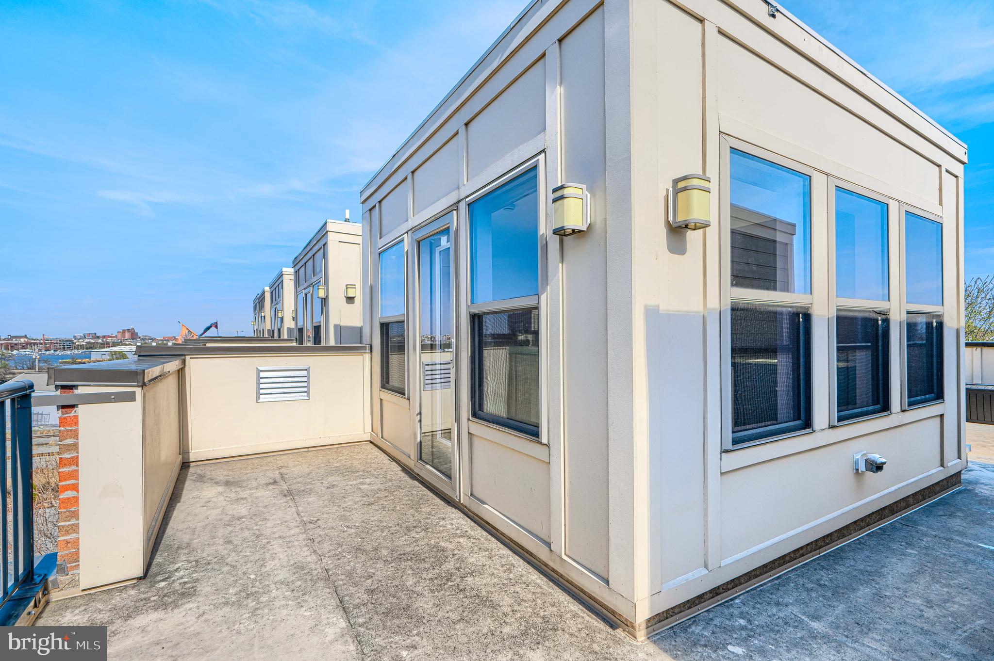 LOCUST POINT - Residential