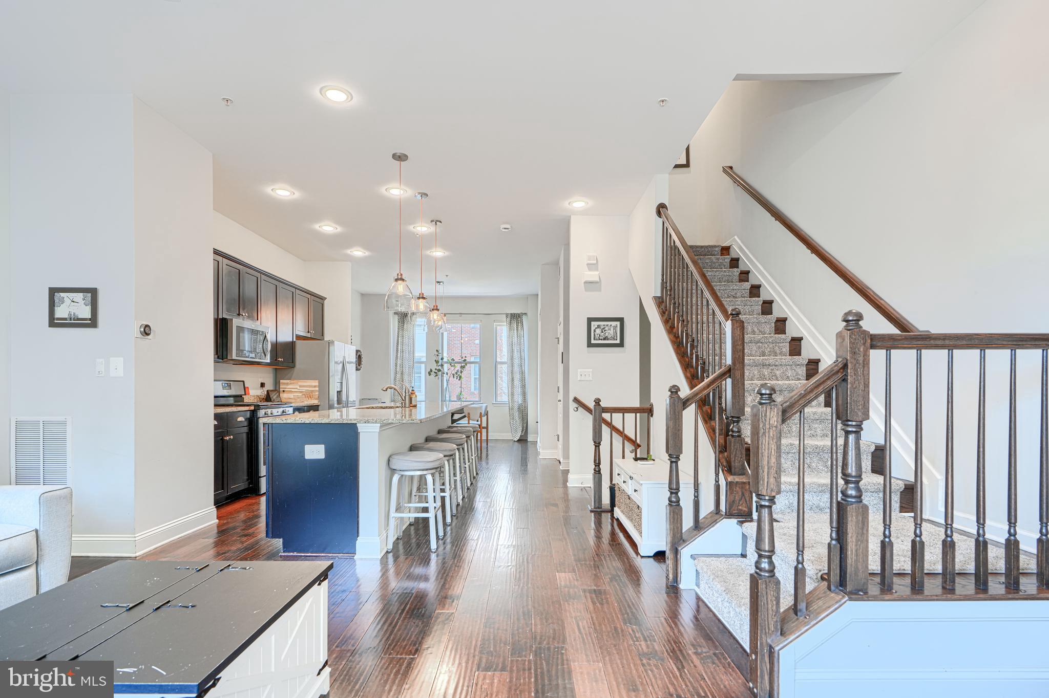 LOCUST POINT - Residential