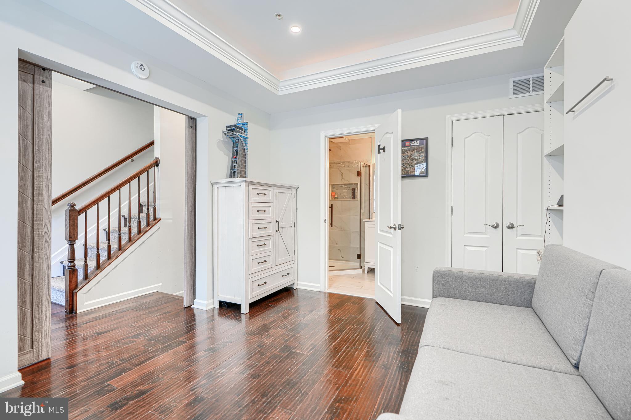 LOCUST POINT - Residential