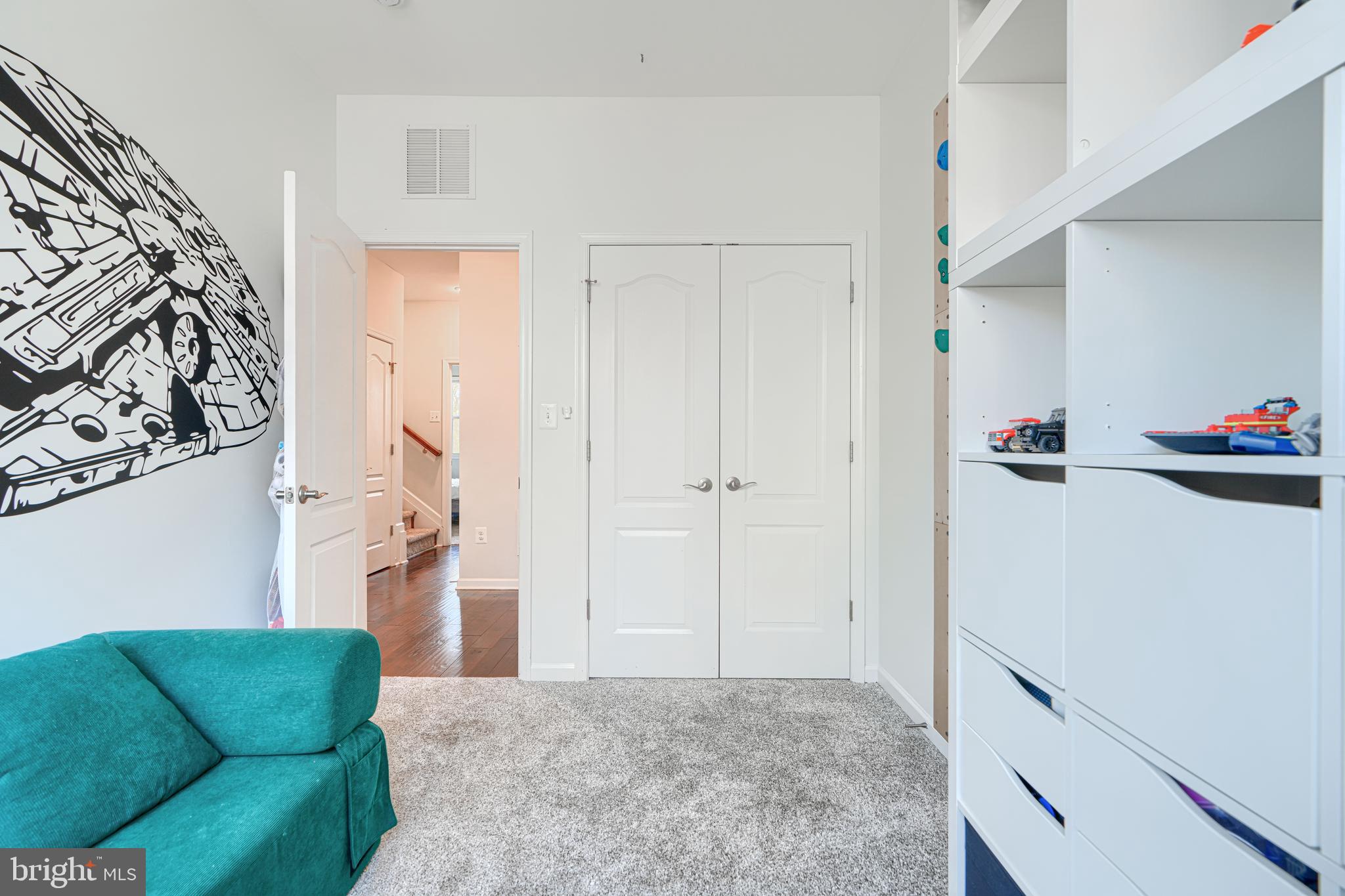 LOCUST POINT - Residential