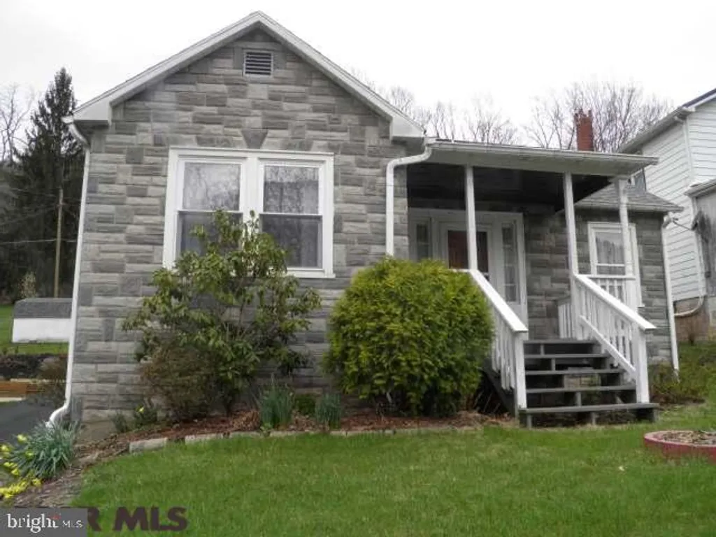 989 Renovo Road, Mill Hall, PA 17751