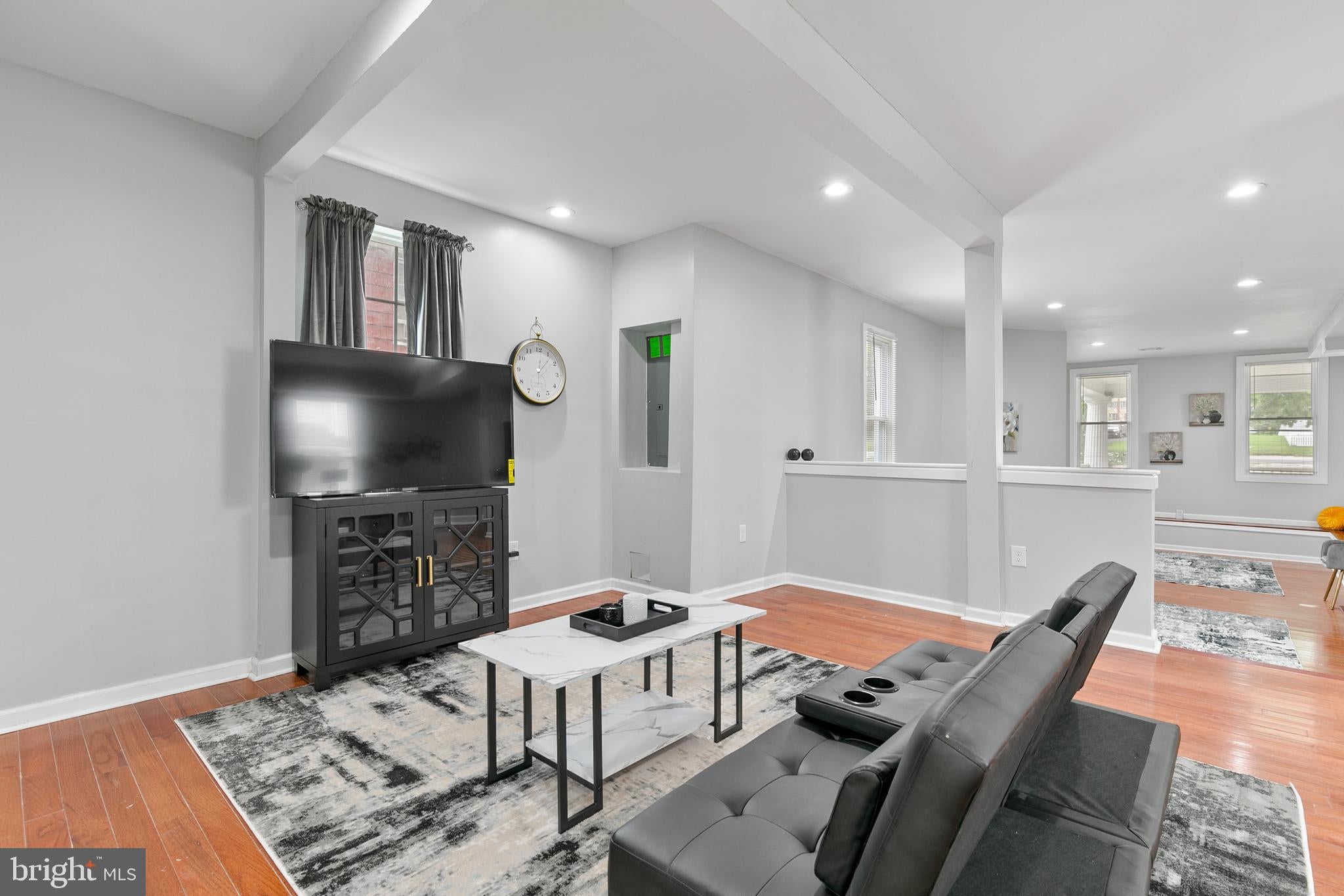 711 WOODBOURNE AVE