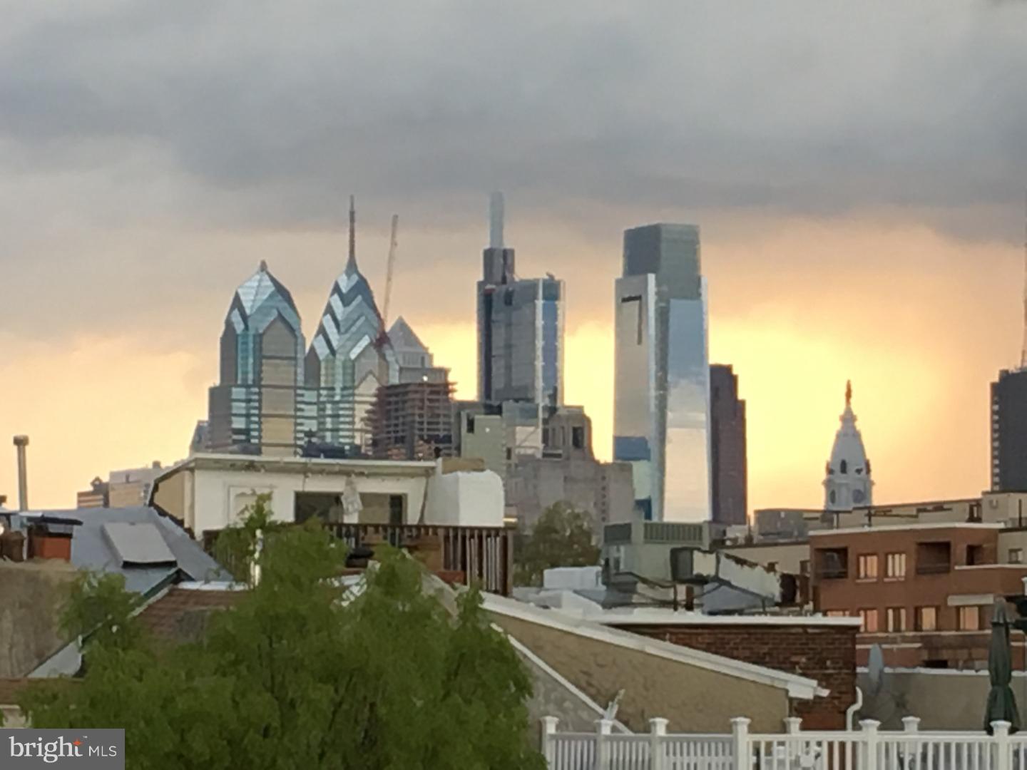 QUEEN VILLAGE - Residential