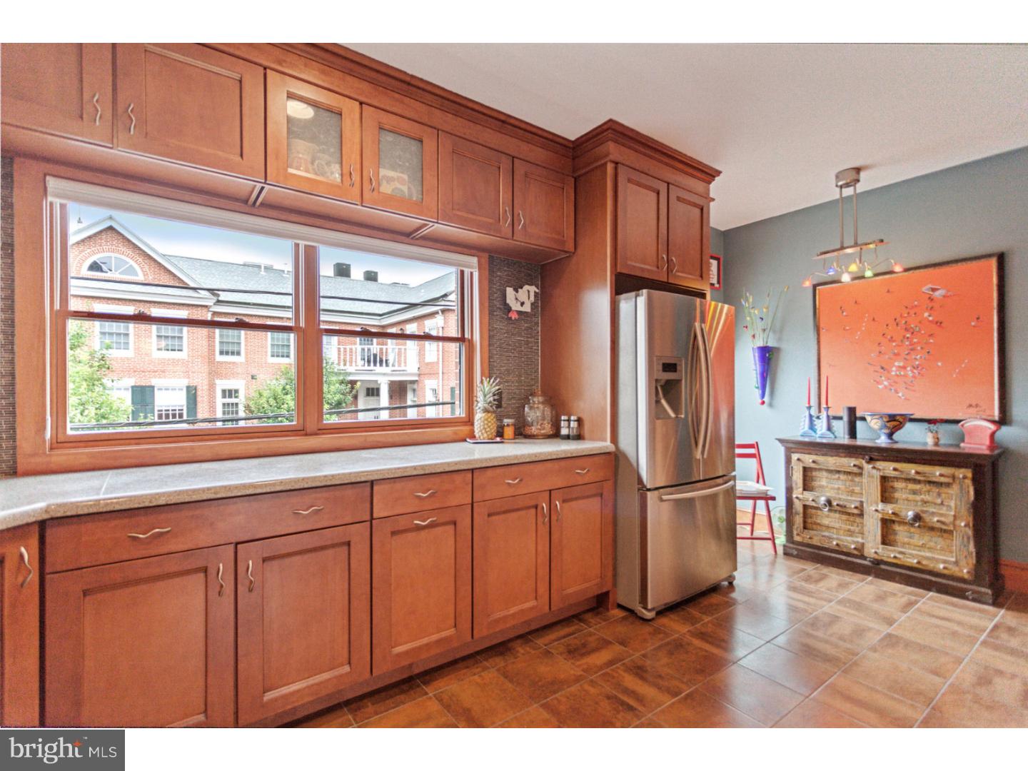 QUEEN VILLAGE - Residential