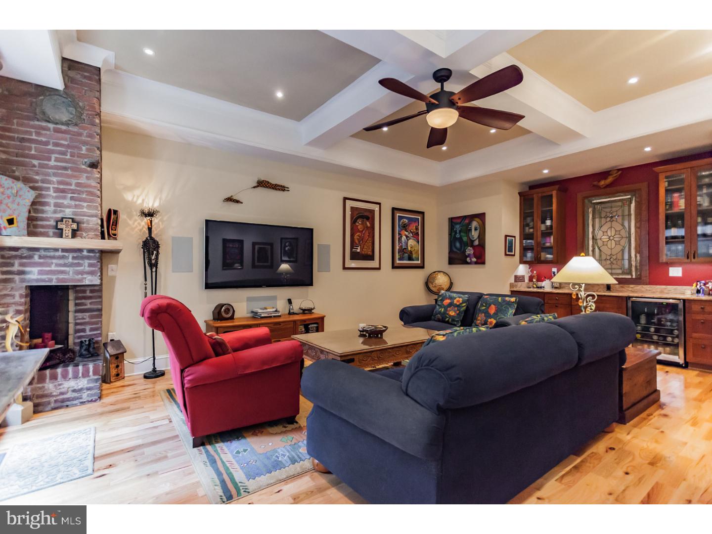 QUEEN VILLAGE - Residential