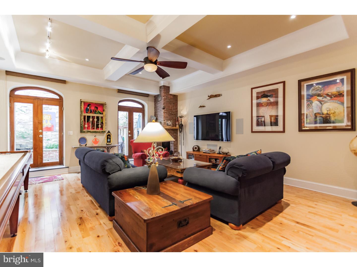 QUEEN VILLAGE - Residential