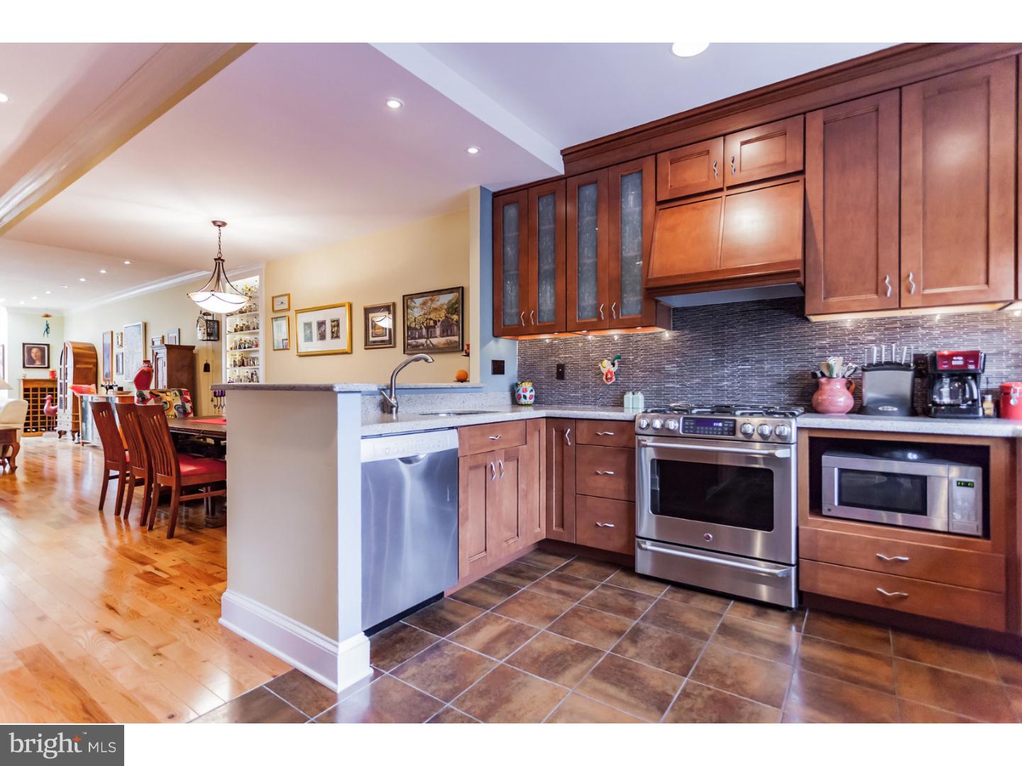 QUEEN VILLAGE - Residential